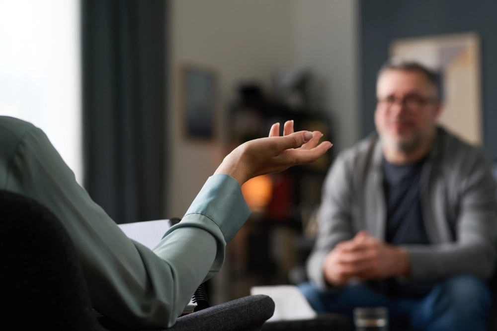 Therapist discussing medication-assisted treatment fresno